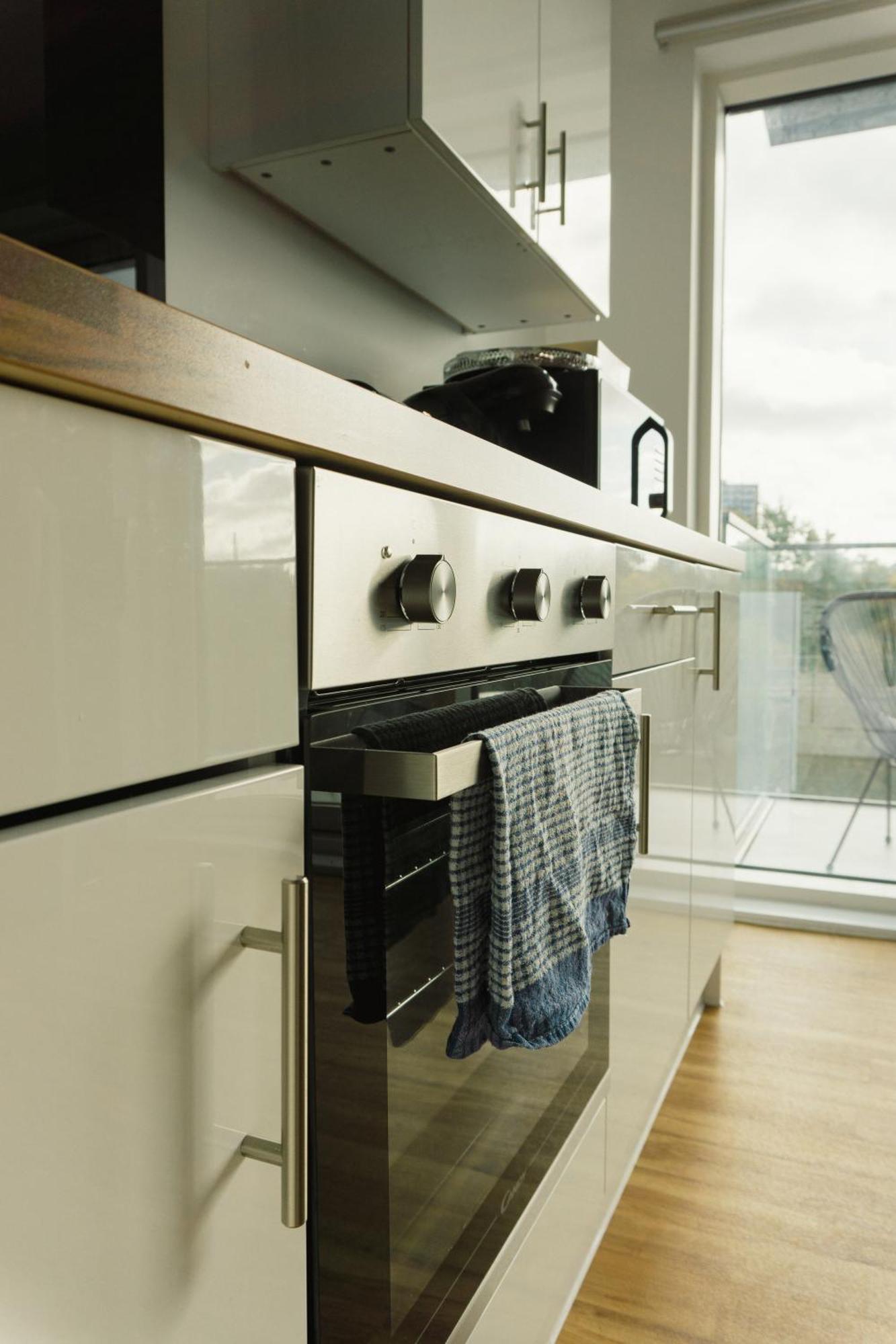 Manchester'S Luxurious 2-Bed Haven With Balcony - Canal Views & Proximity To Manchester United Exterior photo